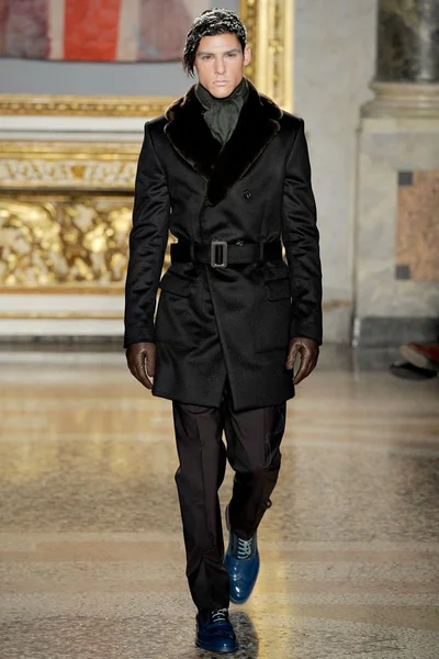 Look 10